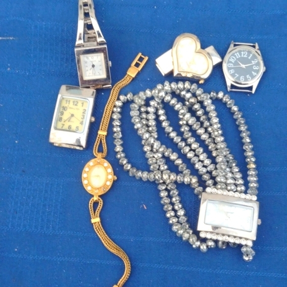 😊 Ladies Watch Lot - Picture 1 of 4